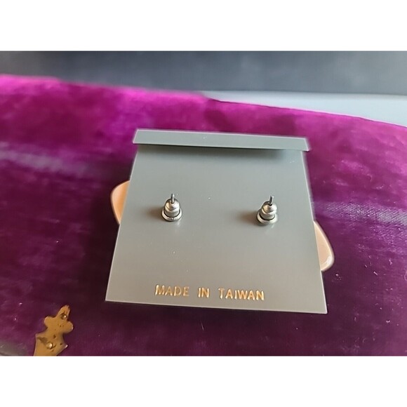 Peach Triangular Plastic Stud Earrings Vintage NOS - Picture 4 of 10